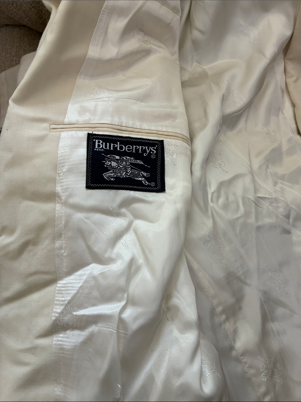 Burberry Cream Lined Blazer with Branded Interior Patch - Picture 2 of 4